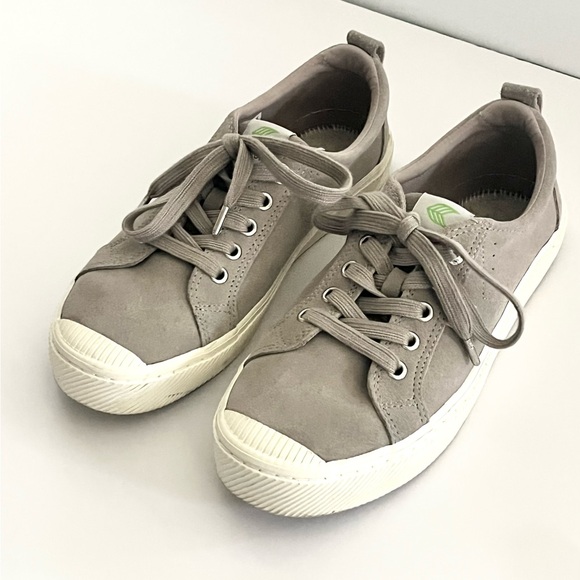 Cariuma OCA Low Brazilian Grey / Beige suede sneaker. Women’s size 8.5 - Picture 2 of 6
